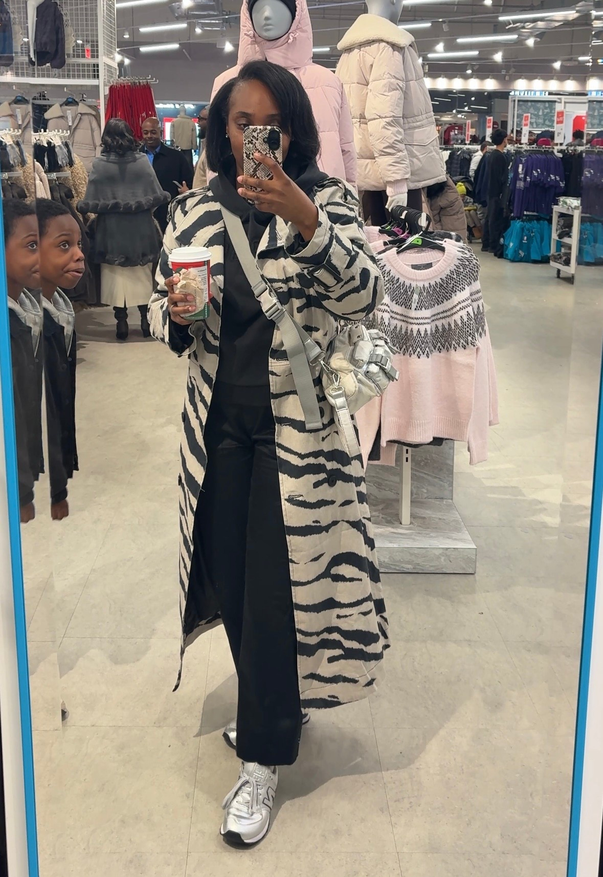 Today OOTD! I’m wearing a Small in the trench 🍂🍁✨ 

#LTKootd #LTKSeasonal #LTKMidsize