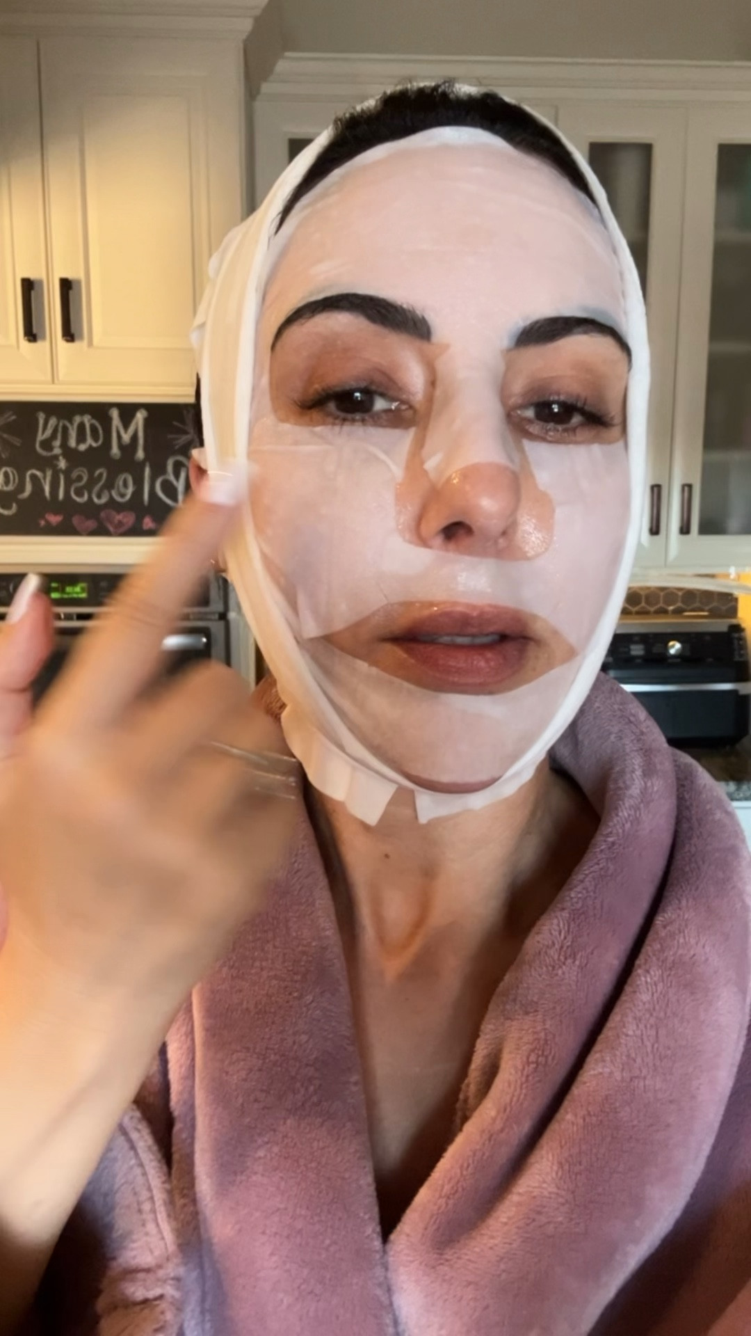 This masks tucks that under chin area like no other!!!! 

#LTKselfcare #LTKBeauty #LTKOver40