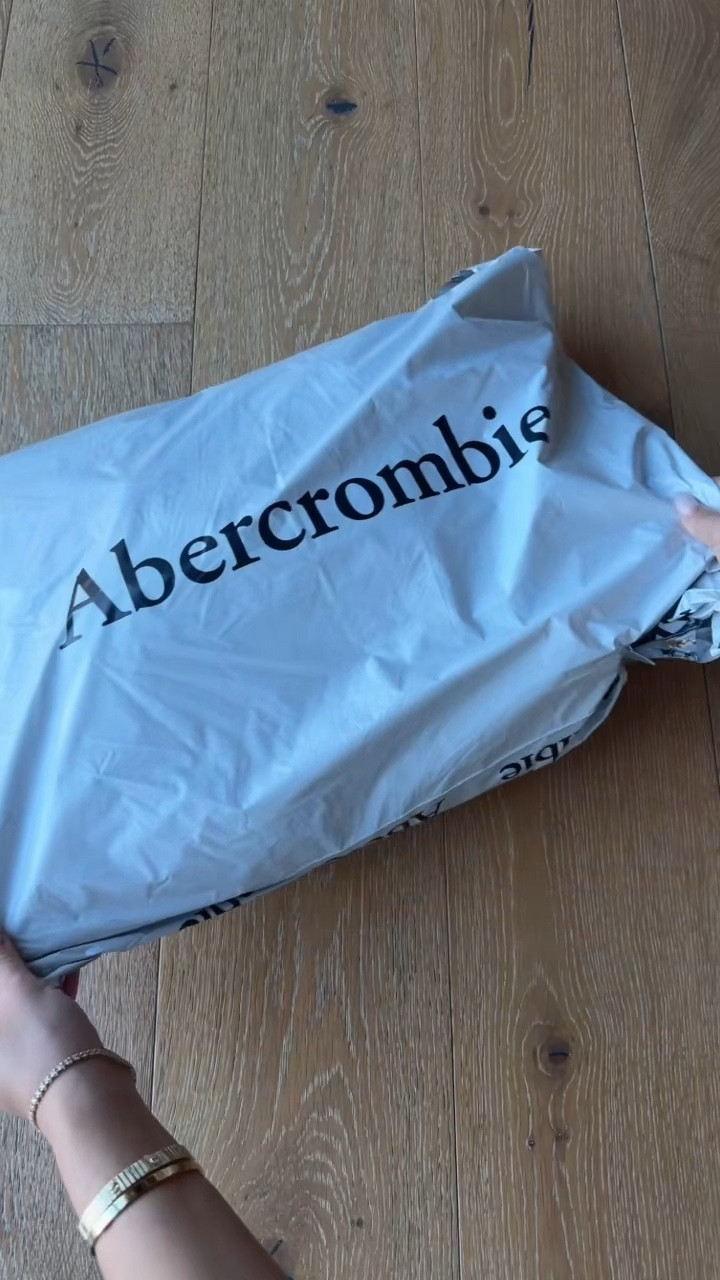 @abercrombie new arrivals 😍 I will post a try on soon! 

