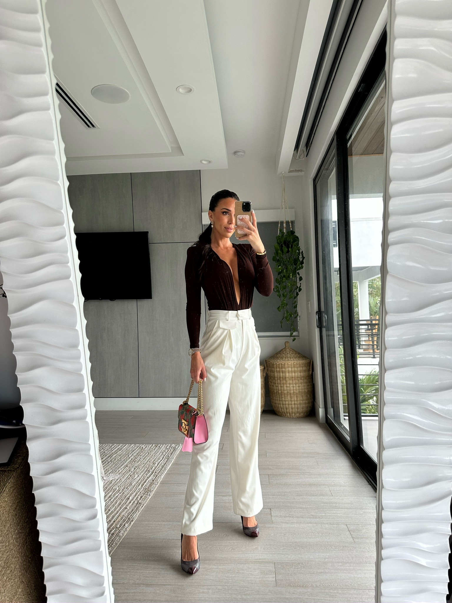 Loveeee a neutral outfit with a pop of color 🩷




Date night - bodysuit outfit - gucci purse - white pants outfit - girls night - going out outfit - Miami - capsule wardrobe - neutral outfit 

#LTKstyletip