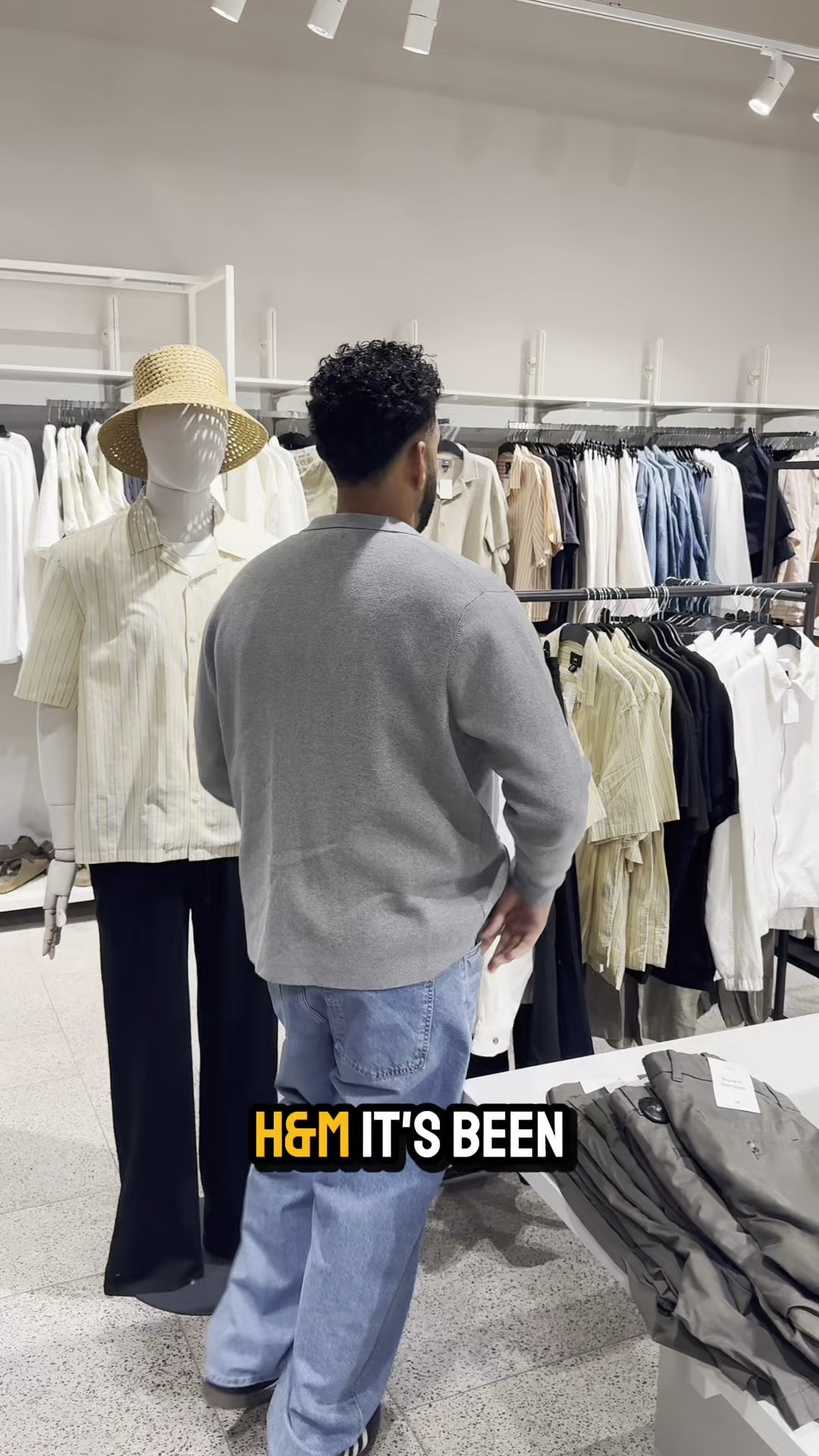 Just when I said I didn’t need more clothes… H&M goes and does this.
A crisp shirt that feels way more expensive than it is, and a knitted polo that just gets summer styling.
Simple, easy, no-brainer pieces I’d 100% wear on repeat.

#hmhaul #idwearthat #menssummerstyle #knittedpolo #shirtseason #highstreetfinds #menswearreel #hmstyleedit


#LTKmens #LTKuk #LTKspring