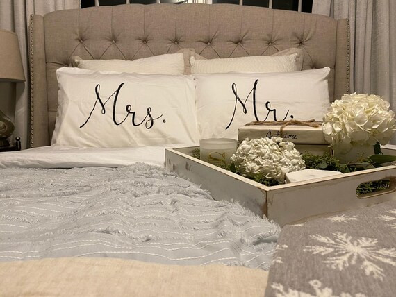 Mr & Mrs Pillowcases | Newlywed Gift | Wedding Gift | Anniversary Gift | Etsy (US)