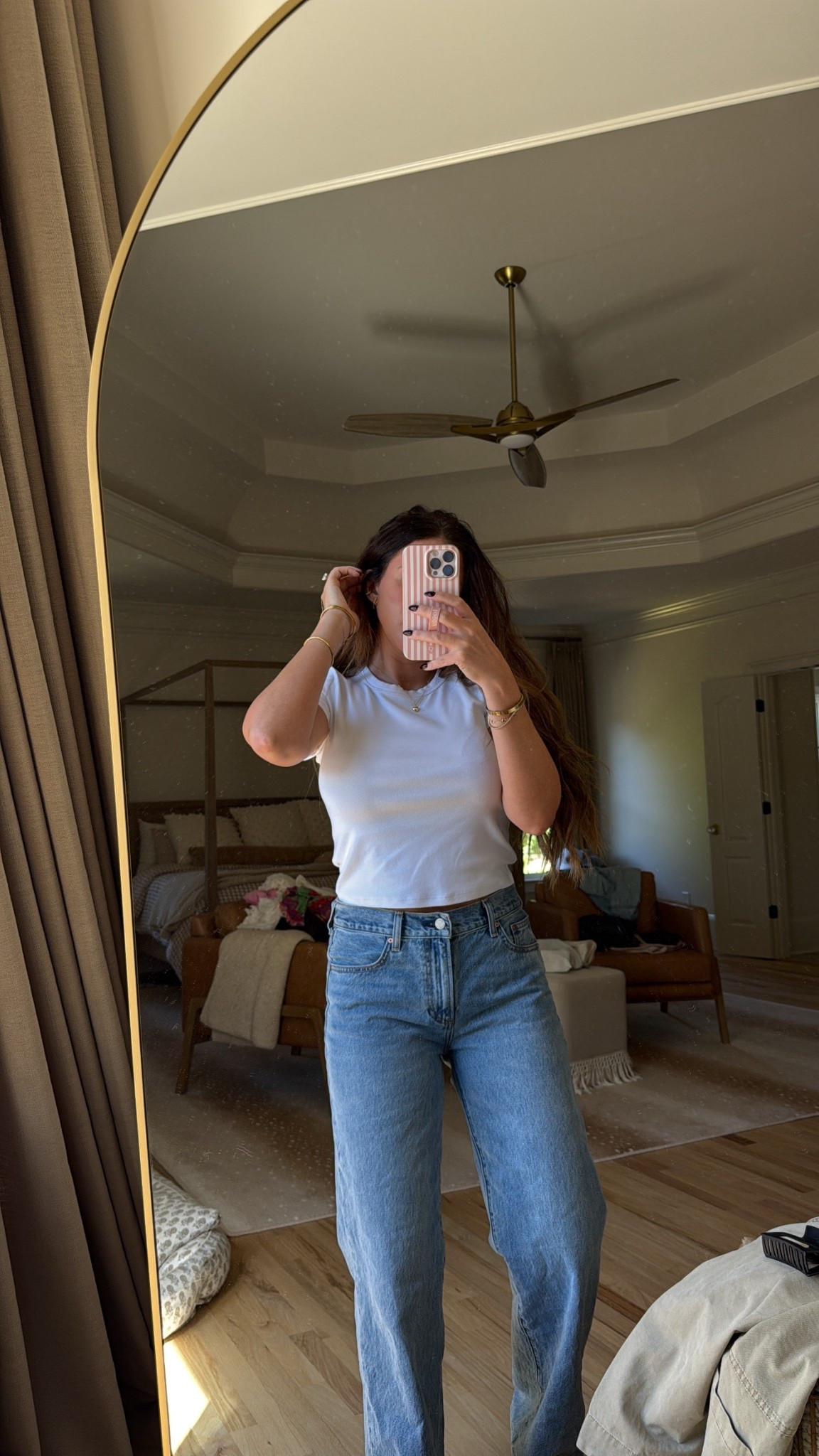 Basics forever!!!!

Basic white tee - m 
Jeans - TTS (I’m in the 28)  Color: 7 YRS BLEU TABOO