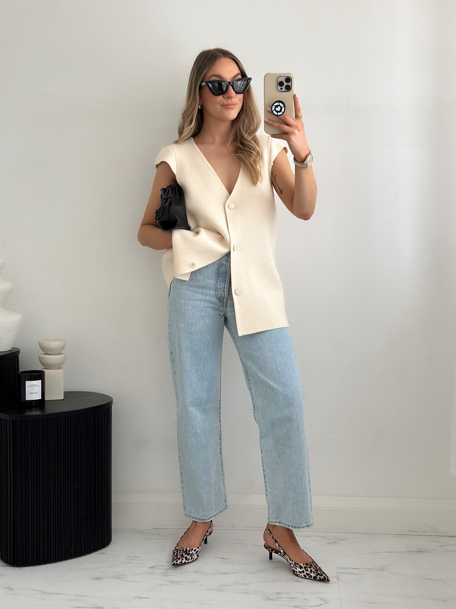 A simple way to add a pop of interest is to add colour or printed accessories. These slingback are from Zara (code: 1237/310) 

Waistcoat: XS *runs oversized.
Jeans: 25 waist 28 leg 



#LTKfindsunder100 #LTKstyletip #LTKSeasonal