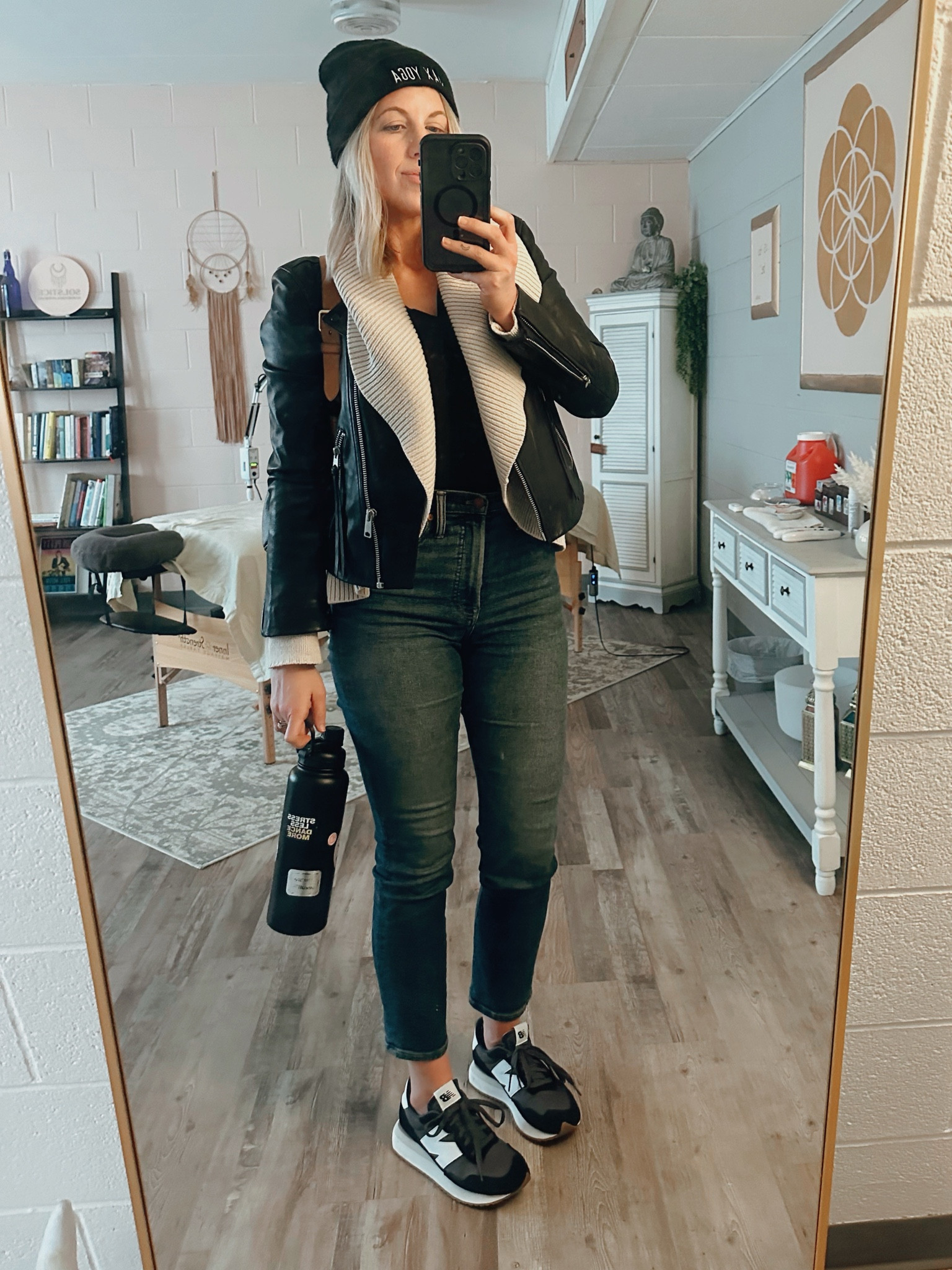 All my fav classics:
NB kicks
Madewell jeans
All Saints leather jacket


#LTKstyletip #LTKSeasonal