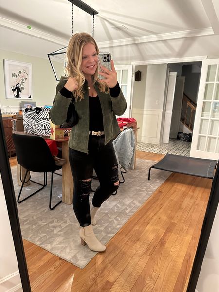 Ok are skinny jeans back? They just make me feel good ok? 🥰 Black skinny jeans are from American Eagle, boots are Walmart only $35!!!  #fallstyle #whiteboots 

#LTKSeasonal #LTKfindsunder50 #LTKGiftGuide