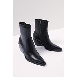 Vriya Bootie | Evereve