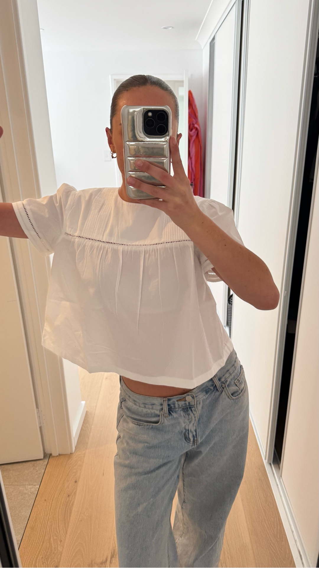 Effortless everyday ✨
• Top (S) – crisp & easy with feminine detailing
• Jeans (M) – relaxed wide leg, perfectly slouchy