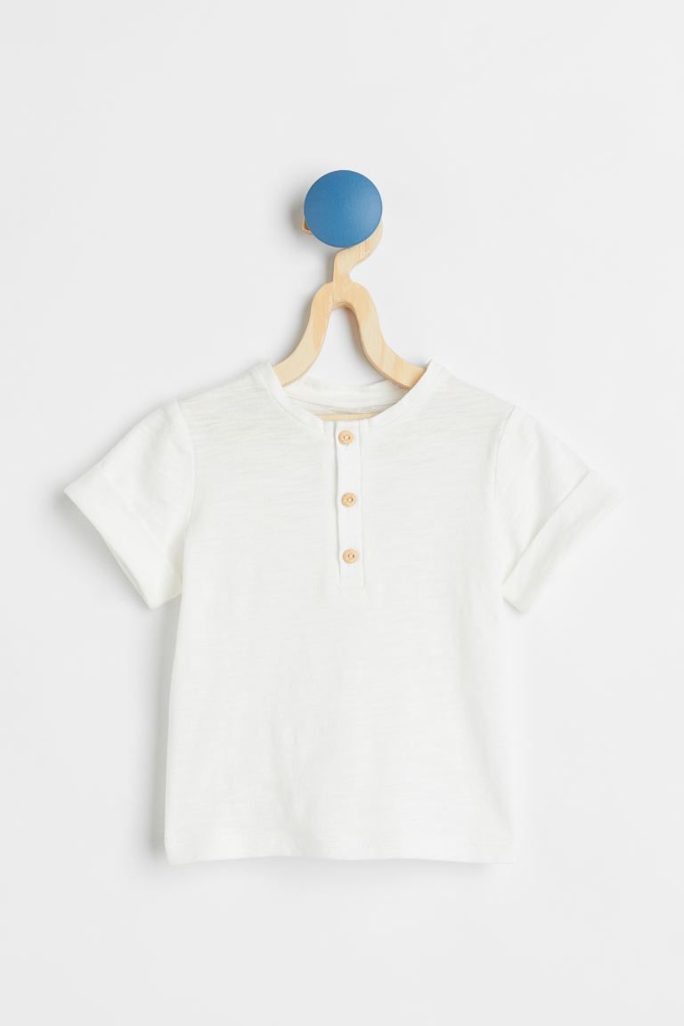 Conscious choice  Baby Exclusive. T-shirt in soft organic cotton slub jersey. Button placket and ... | H&M (US + CA)