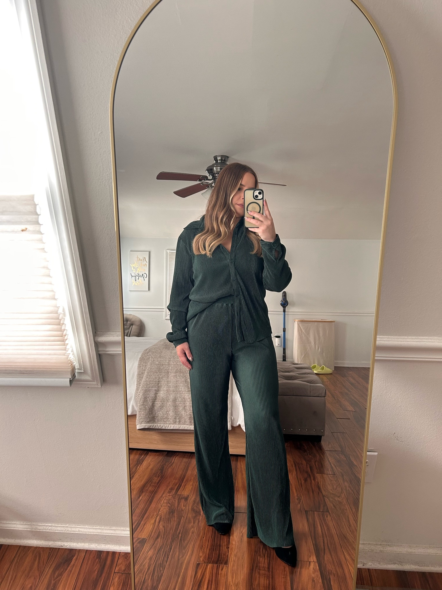 Matching set, pant set, Walmart set, black heels, block heels, green button down 


#LTKStyleTip #LTKSeasonal #LTKFindsUnder50