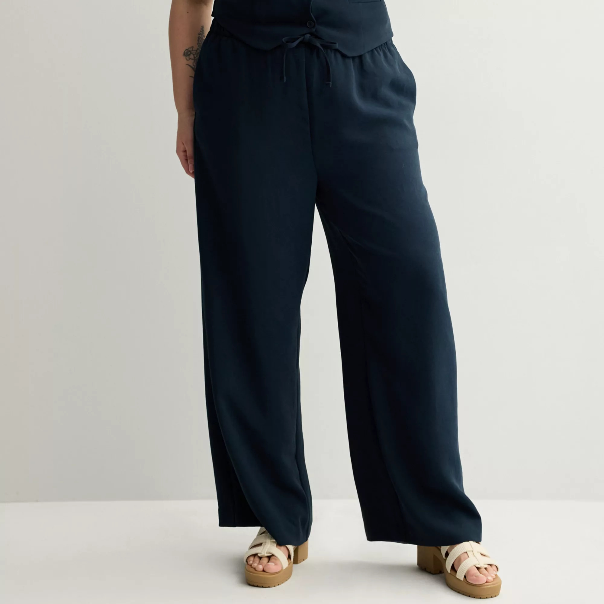 Juniors' Plus Size SO® Crepe Pull-On Trousers | Kohl's