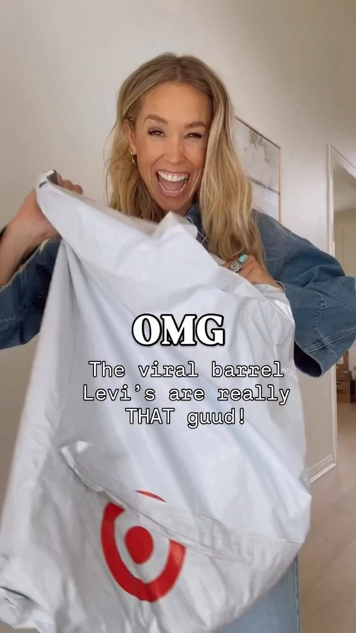 🤍 Obsessed!! Truly just as good as everyone says!✨💙🤗

Size: 27 / TTS
5’5” / 120ish lbs / size 4 

https://liketk.it/68dGJ