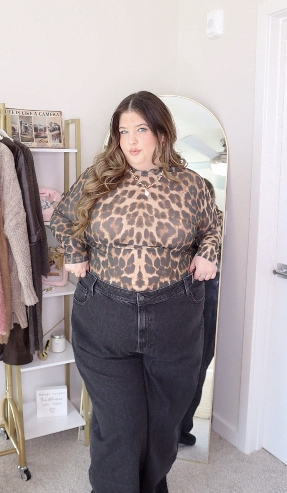 I’m in loveeee wearing a size 1x in top, 22W in jeans but definitely need to size down 1-2 sizes in bottoms. Love that this entire collection is actually made for curves!! 🫶🏼

#LTKHoliday #LTKWorkwear #LTKPlusSize