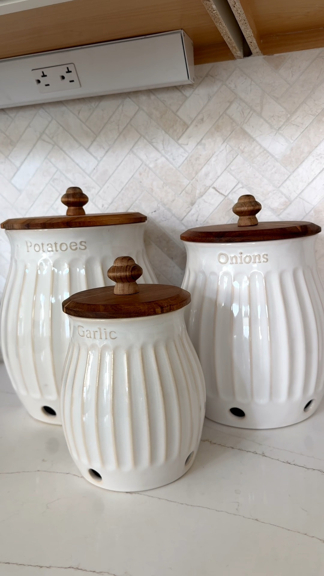 How gorgeous are these stonewares from WALMART?! Amazing quality and beautiful design! 

Walmart home finds, Walmart kitchen finds, designer inspired home finds, kitchen decor, pantry design, Walmart look for less finds, pioneer woman decor

#LTKHome #LTKSeasonal