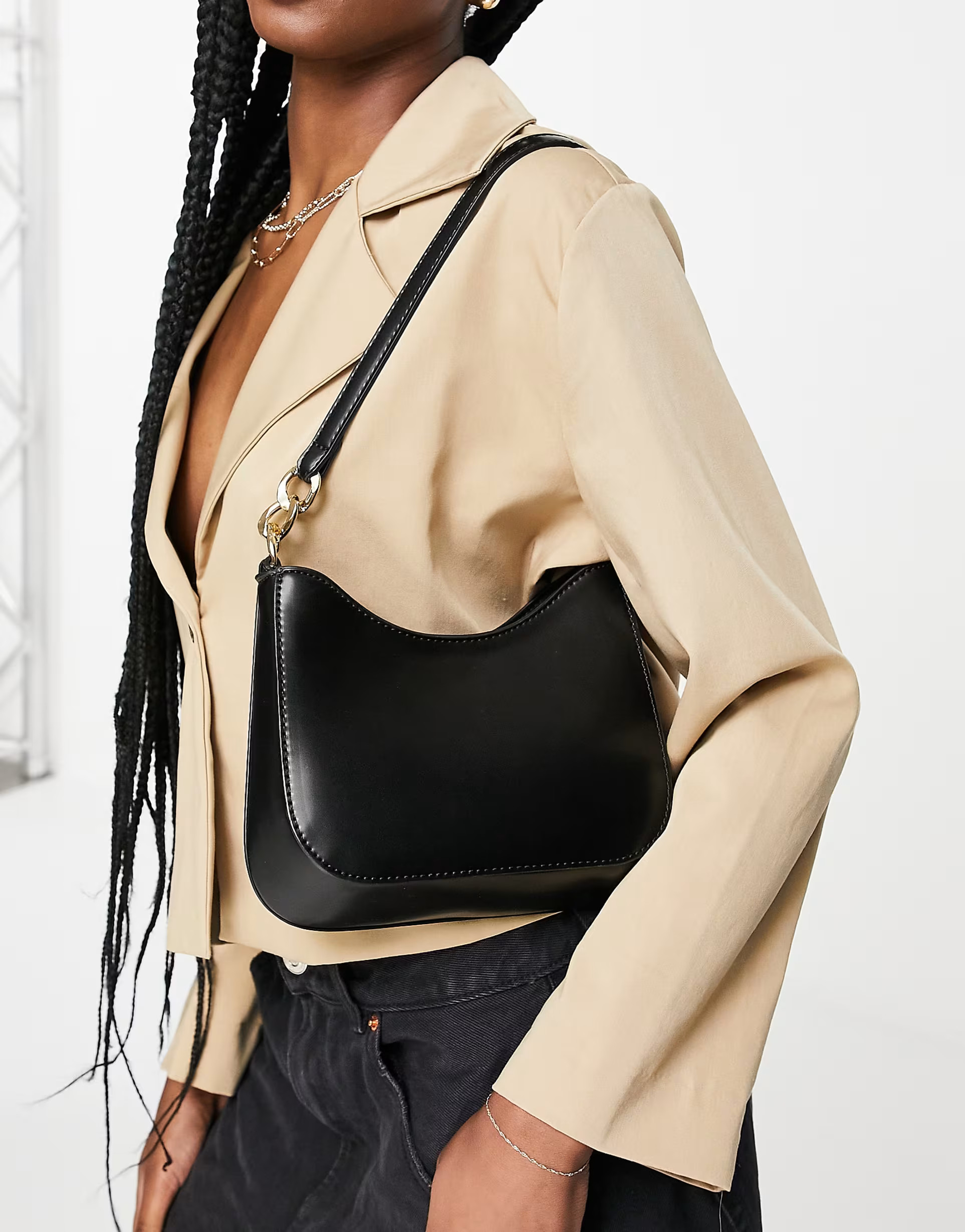 ASOS DESIGN curved shoulder bag with chain link strap in black | ASOS (Global)
