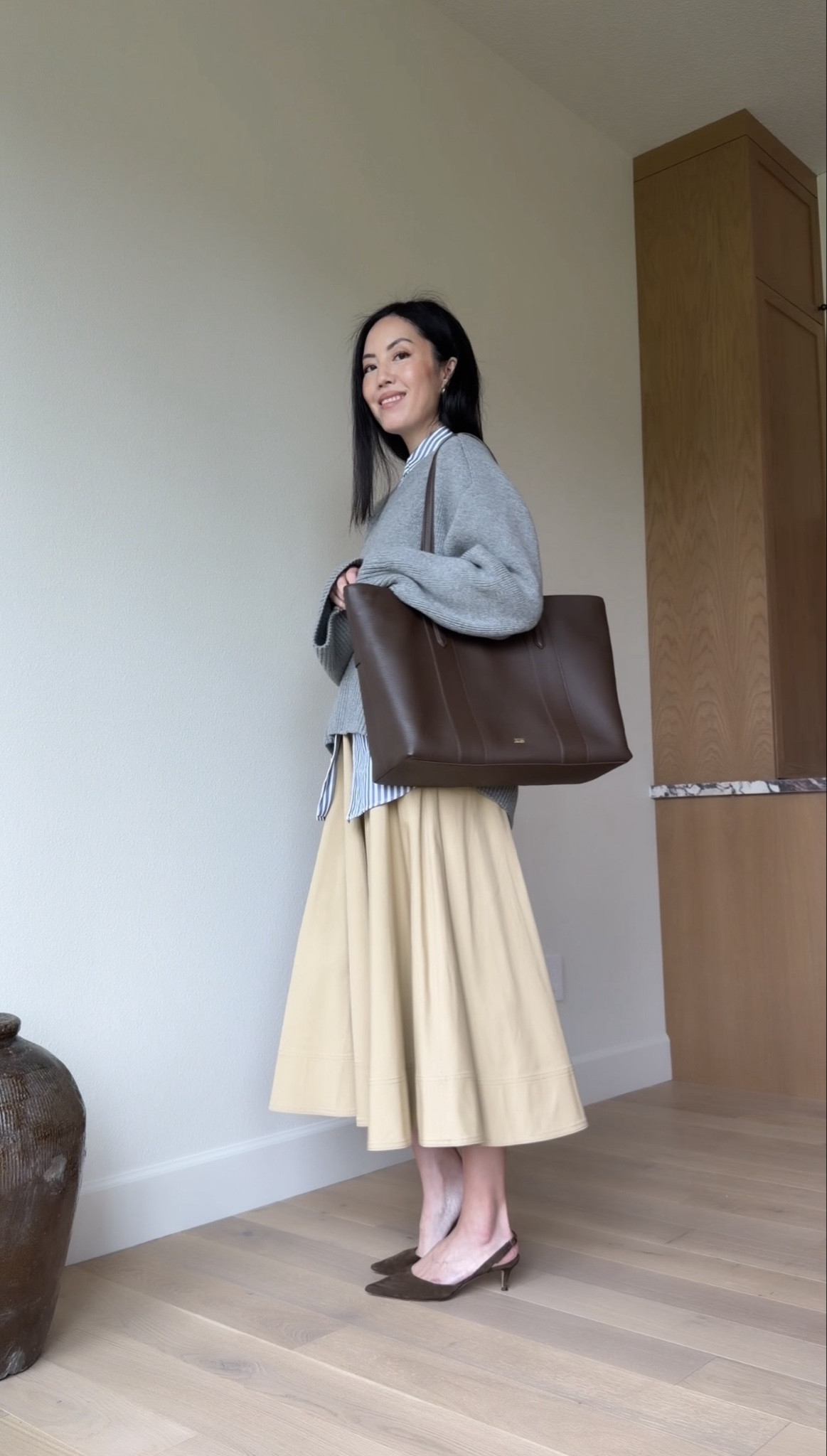 Styling my new work bag - shop here

#classicstyle
#springoutfit
#cashmeresweater
#midiskirt
#chicstyle

#LTKootd #LTKSeasonal #LTKgrwm