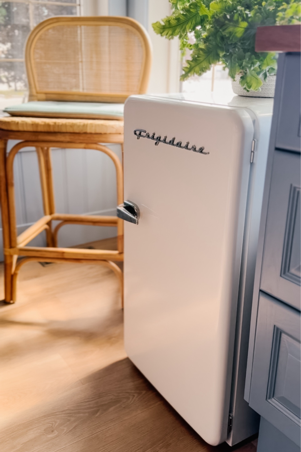White retro mini fridge 

#LTKHome #LTKSaleAlert