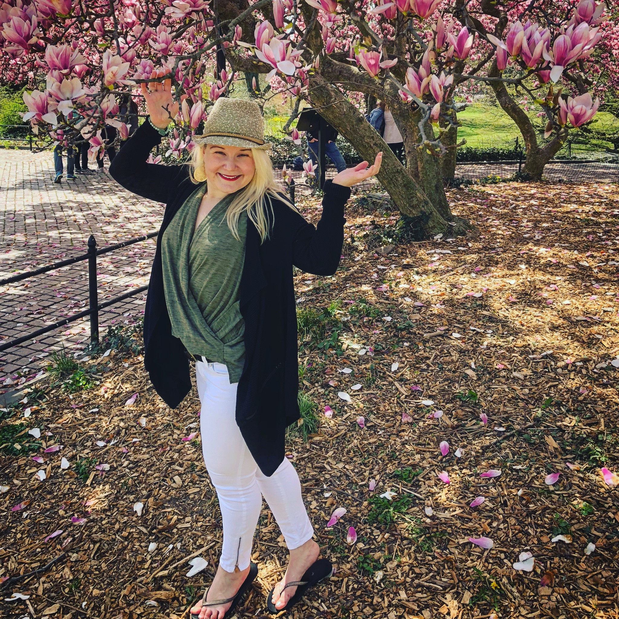 Another look at how I style my favorite petite white denim jeans from white house black market. 

#LTKootd #LTKPetite #LTKWorkwear