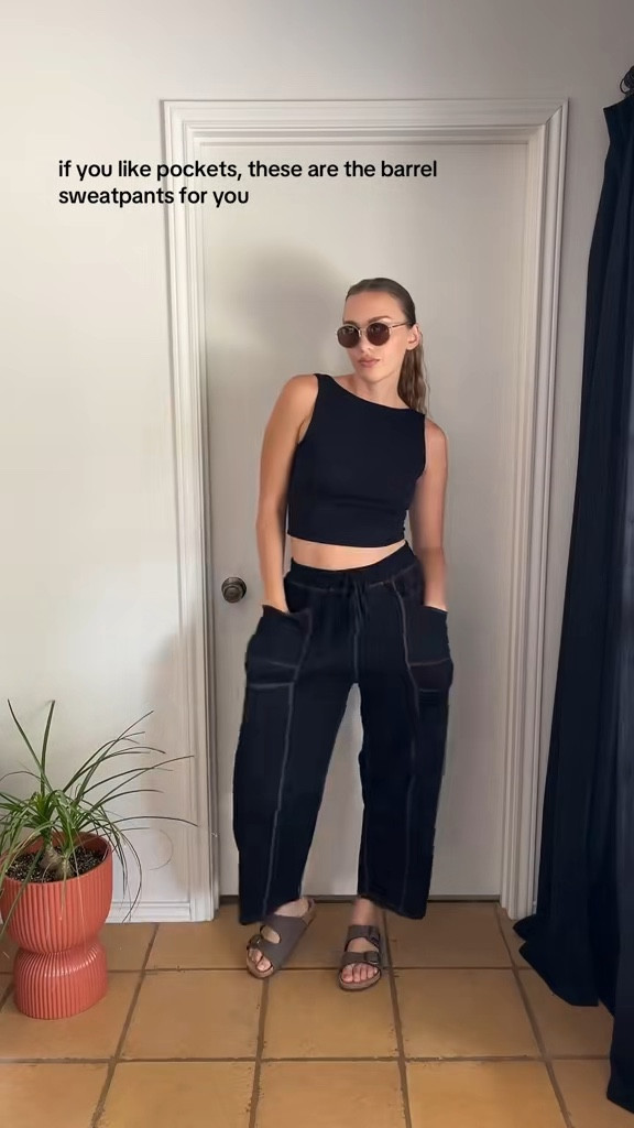 The most PERFECT barrel sweatpants ever! 

5’7” wearing the size Medium 🖤

#sweatpants #barrelsweatpants #cozyoutfits #fallfashion #amazonfinds 

Barrel sweatpants fp lookalike

#LTKSeasonal #LTKStyleTip
