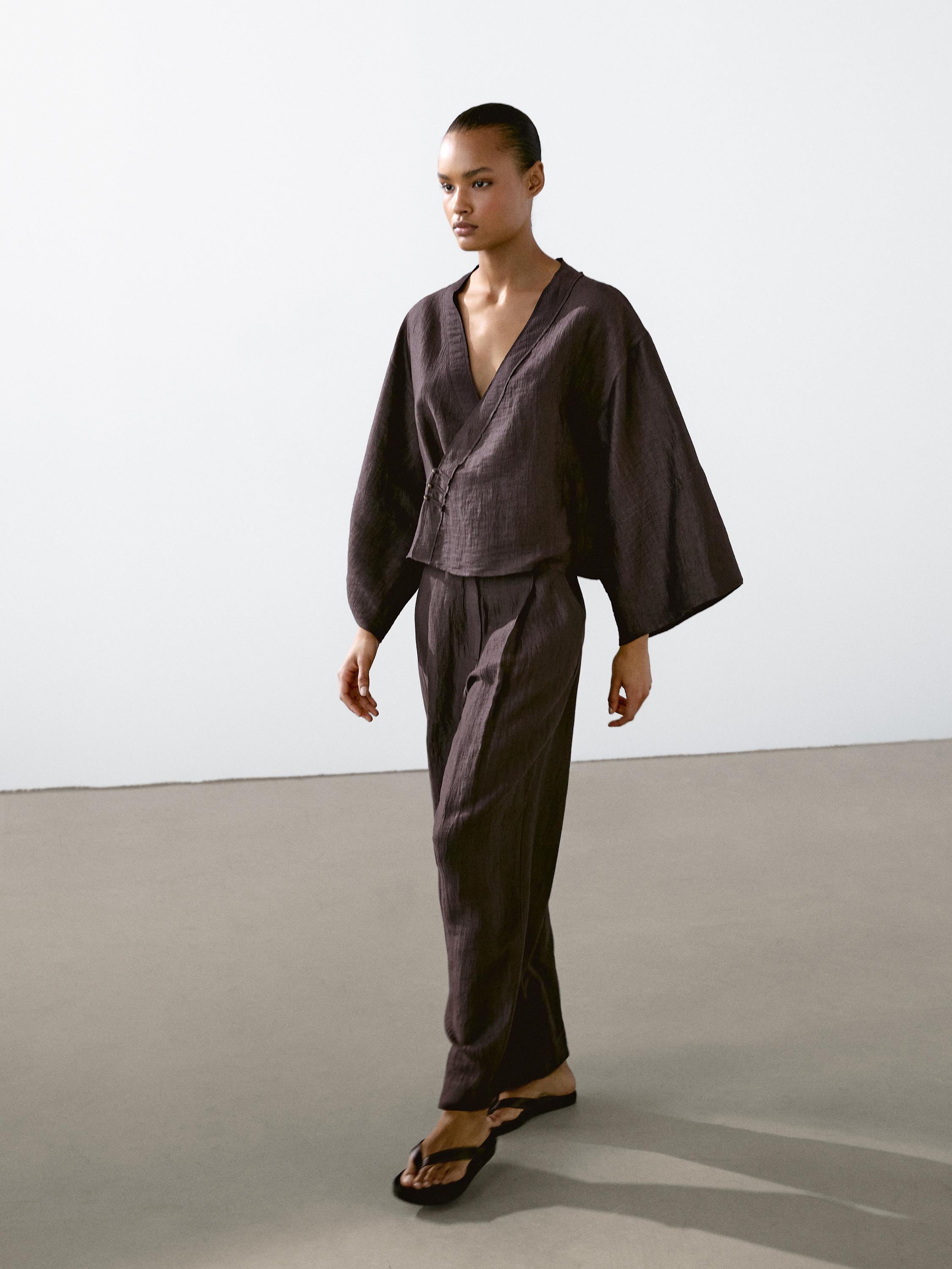 Flowing linen blend trousers with darts | Massimo Dutti US