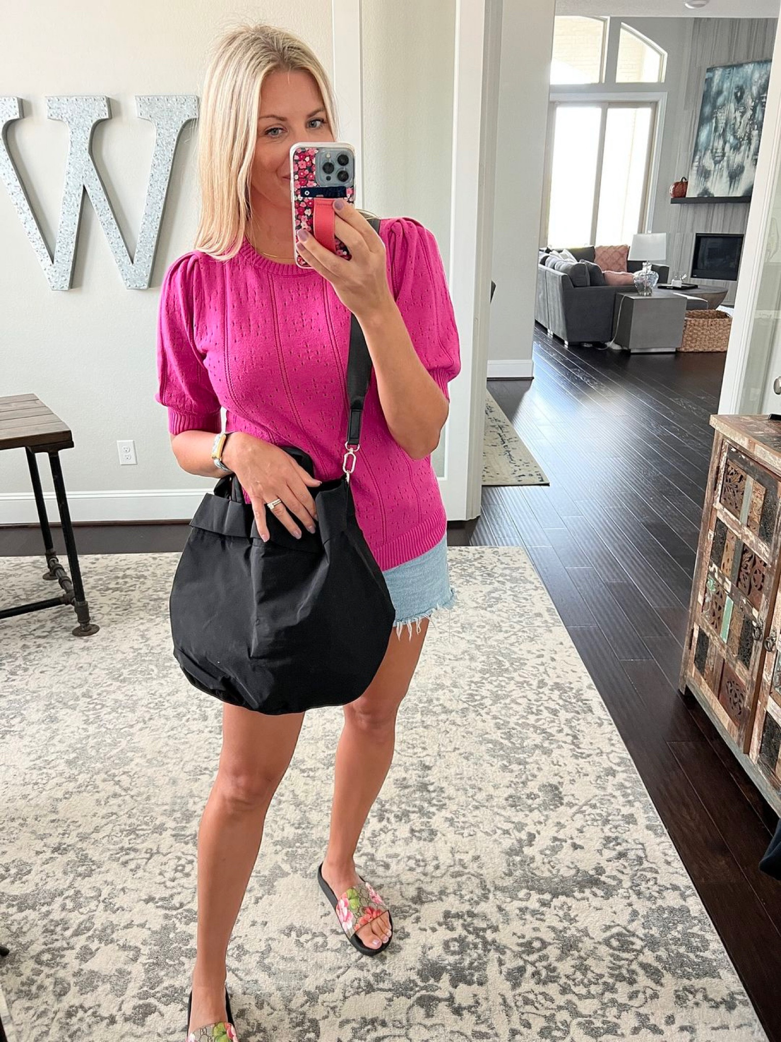 Casual Everyday Look


Spring  Casual  Seasonal  Everyday  Outfit for her  Outfit guide  Style tips  Pink top  Summer  Fashion inspo  fashion essentials  Black tote bag

#LTKSeasonal #LTKover40 #LTKstyletip