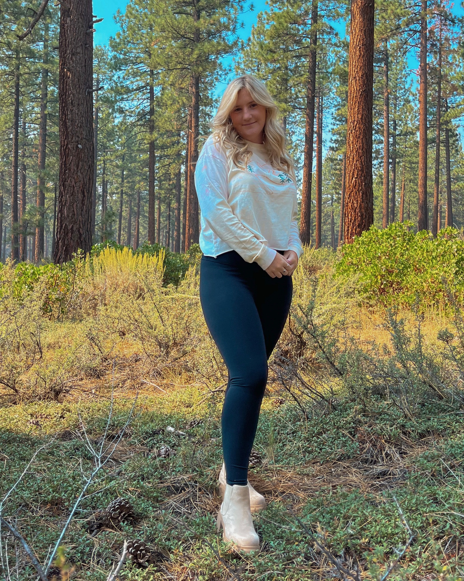 Fall outfit, winter outfit, comfy cozy, leggings, fabletics, Pura vida, long sleeve tee, booties, Tahoe outfit, big bear outfit, casual outfit 