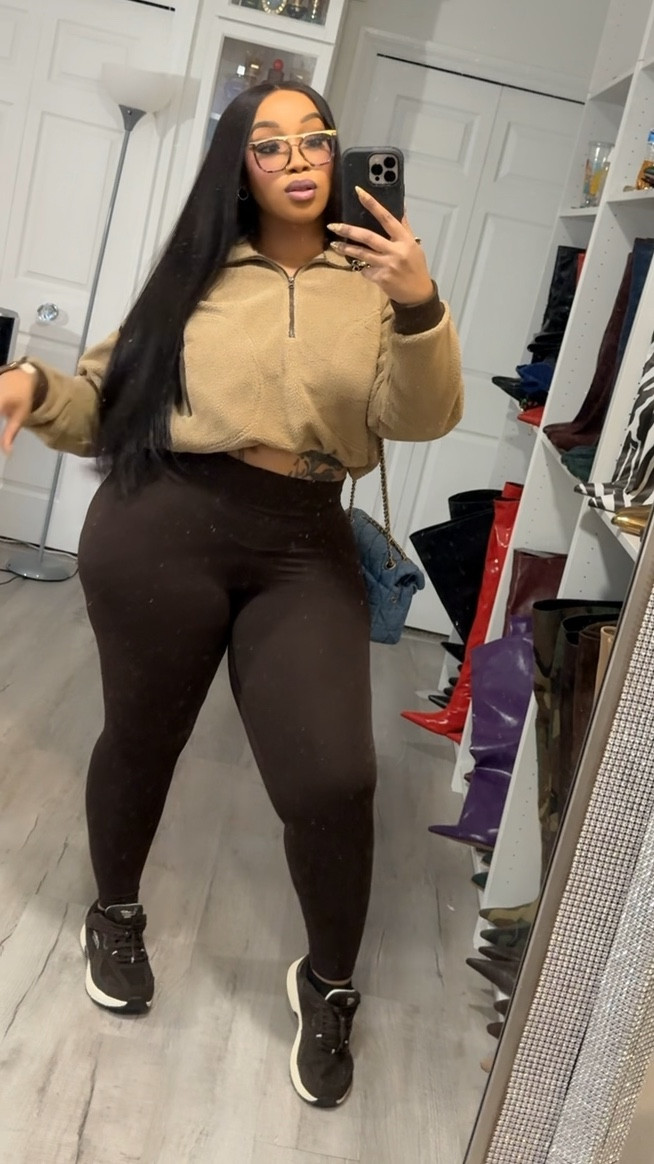 Hey Beauties 🩷

Sorry it’s so late. I had a crazy busy day 🥹 But I wanted to show my OOTD. Top large and leggings in large 🤎

Editing tonight so our Spring dress and Easter dresses are right back in motion 🐰

#LTKgrwm #LTKootd #LTKMidsize