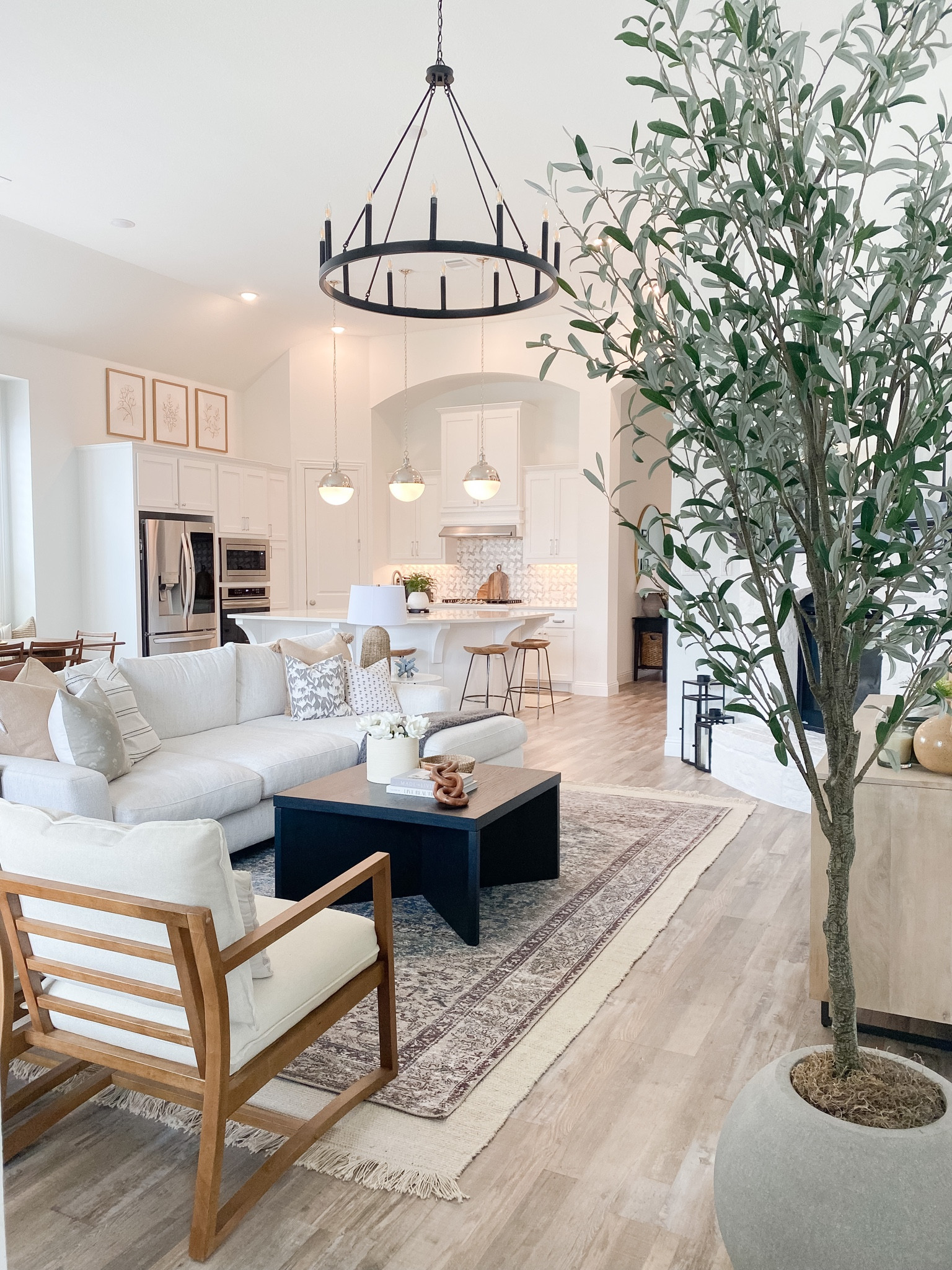 Living room decor
Pendant light
Chandelier
Home inspo
New build 
Affordable

#LTKFind #LTKhome