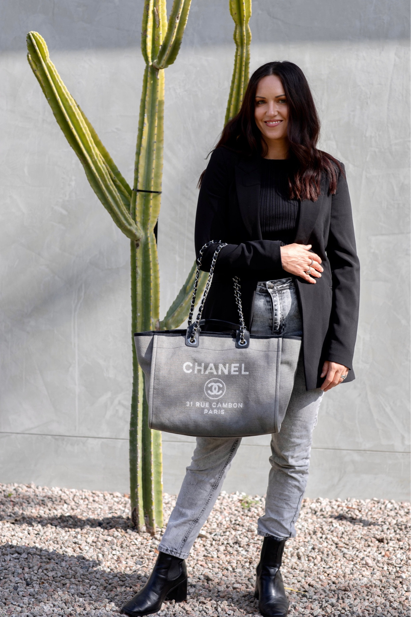 Classic black winter look  

#LTKSeasonal #LTKaustralia #LTKstyletip