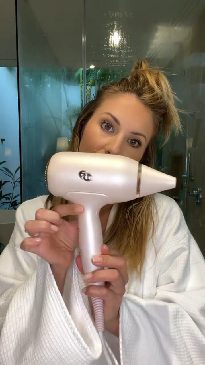 How I style my hair. #haircare #LTKstyletip #LTKtravel #LTKbeauty

#LTKBeauty #LTKStyleTip