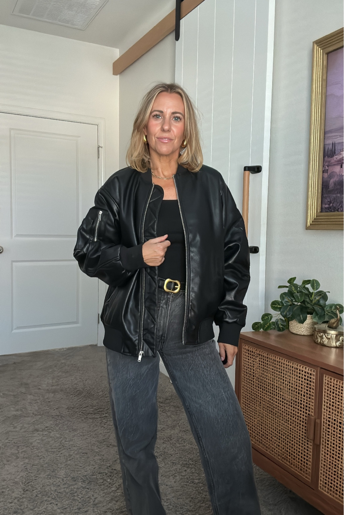 H&M faux leather bomber jacket
Wearing size xxs


#LTKfindsunder50 #LTKfindsunder100 #LTKsalealert
