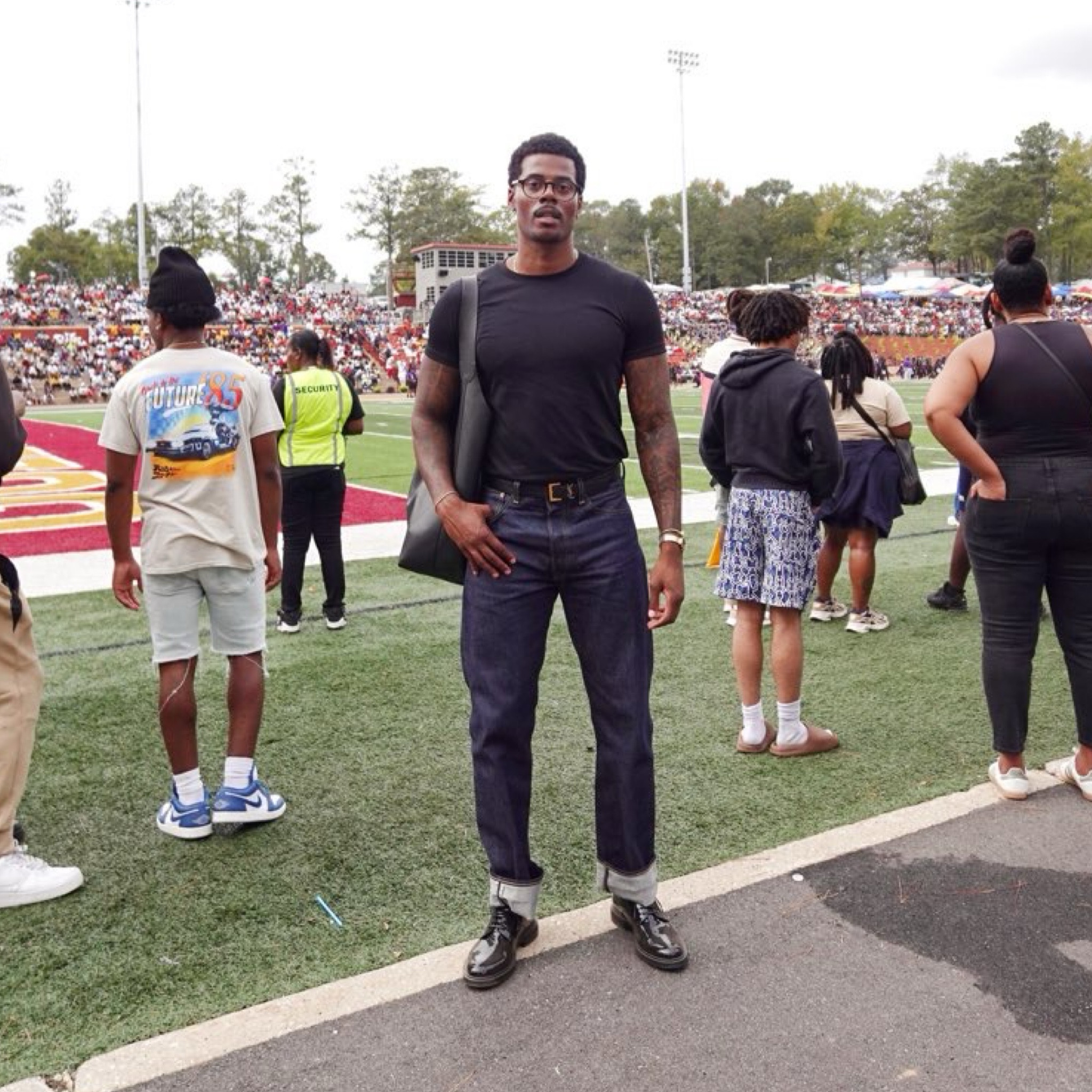 Causal but effective! classic levi jeans and a pair of derby’s! 🔥🔥 Tucking your shirt in is a good way to elevate a look too. this uniqlo t-shirt is a medium  

#LTKTravel #LTKWatchNow #LTKActive