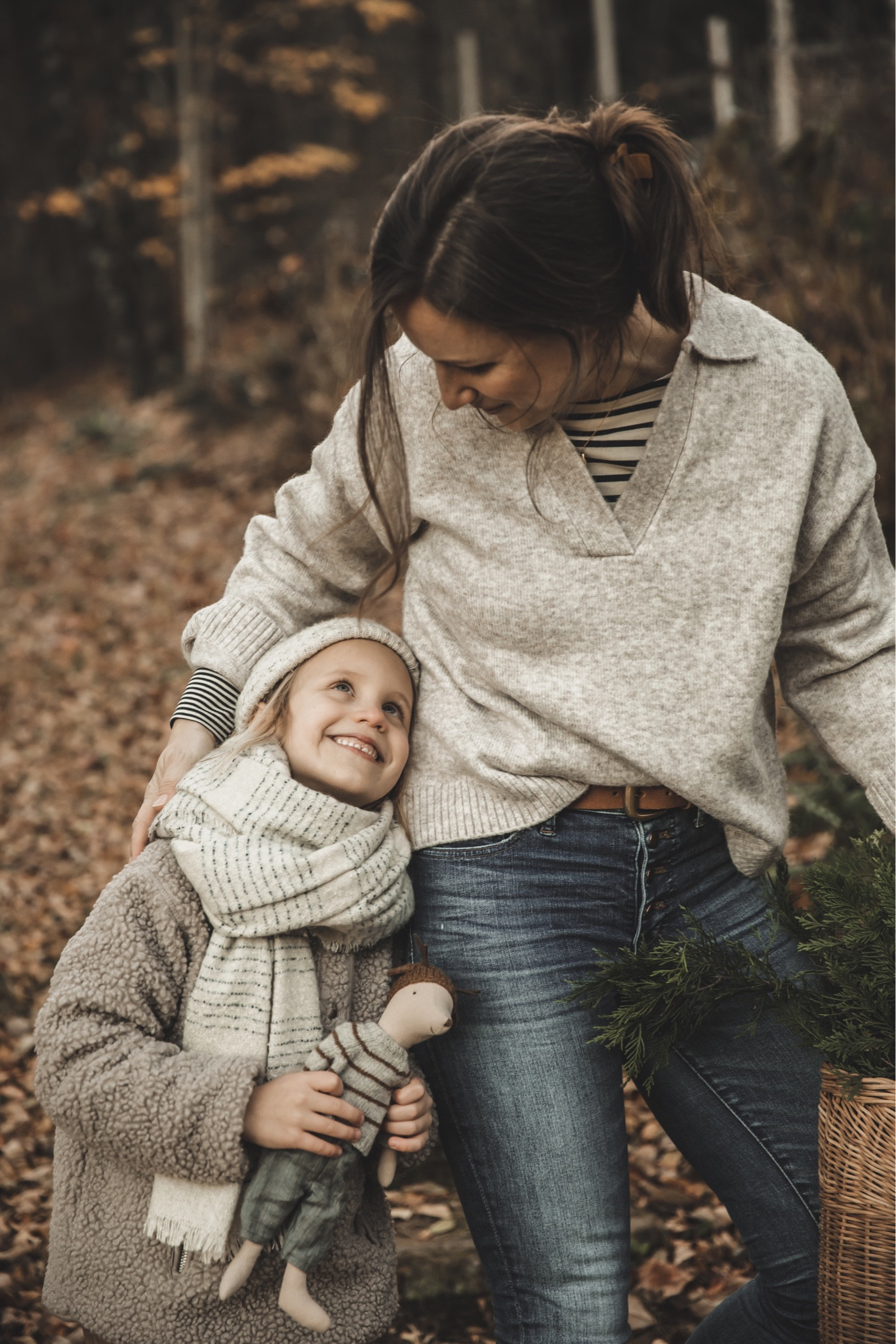 A cozy sweater in a classic silhouette with a V-neck. The collar adds a bit of a vintage feel  

#LTKSeasonal #LTKworkwear #LTKstyletip