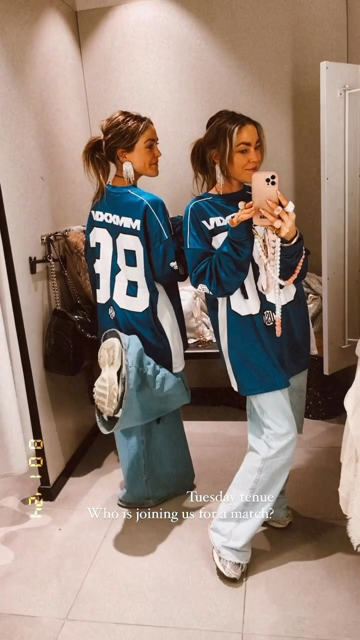 STYLE 11//Tuesday tenue ⚾️⚾️🫶🏼🫶🏼 #LTKGift #grwu
.
Love these longsleeve oversized shirts. New in #hmman #hm #jeans 
.
#baseballshirt #oversized #twinning #widelegjeans 

#LTKSeasonal #LTKVideo #LTKGiftGuide