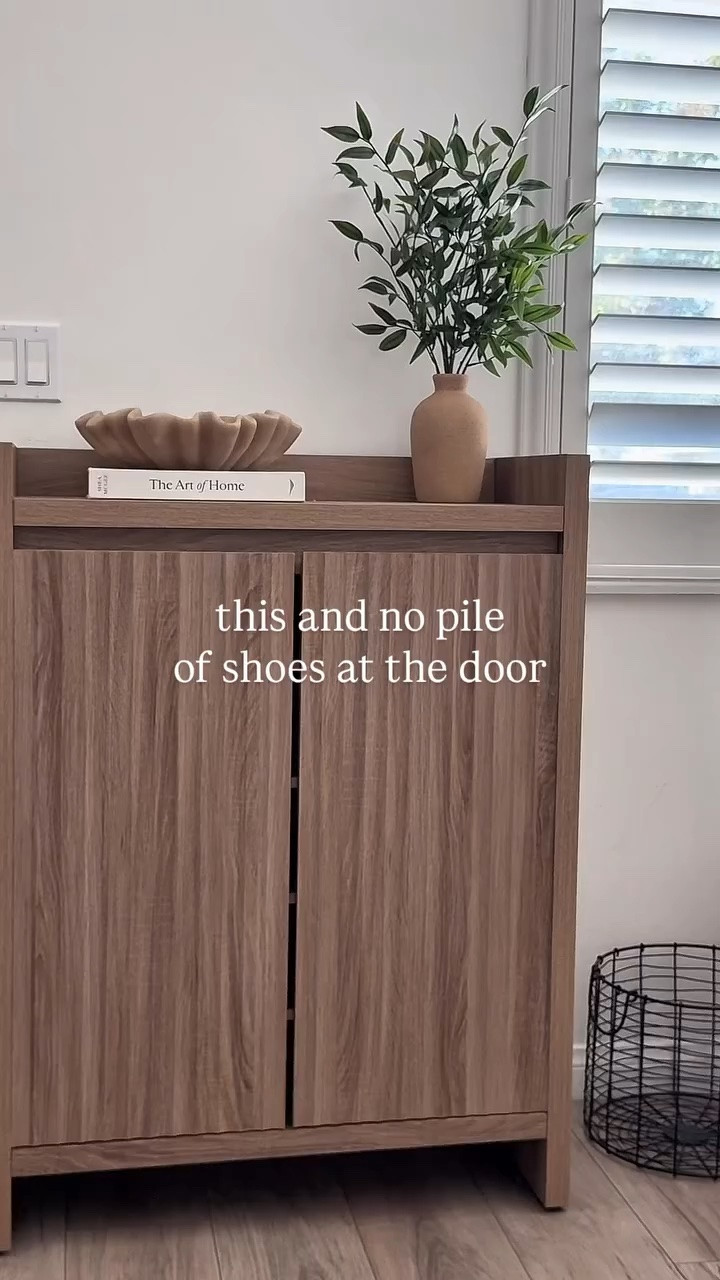 comment SHOE and I’ll send over the link 🤍

this might be one of the most practical things we’ve bought for our house 👟 

the virgo in me was genuinely losing it over the pile of shoes by the front door every day, this instantly made the entryway feel so much cleaner and put together. 

Comment SHOE and I’ll send over the links