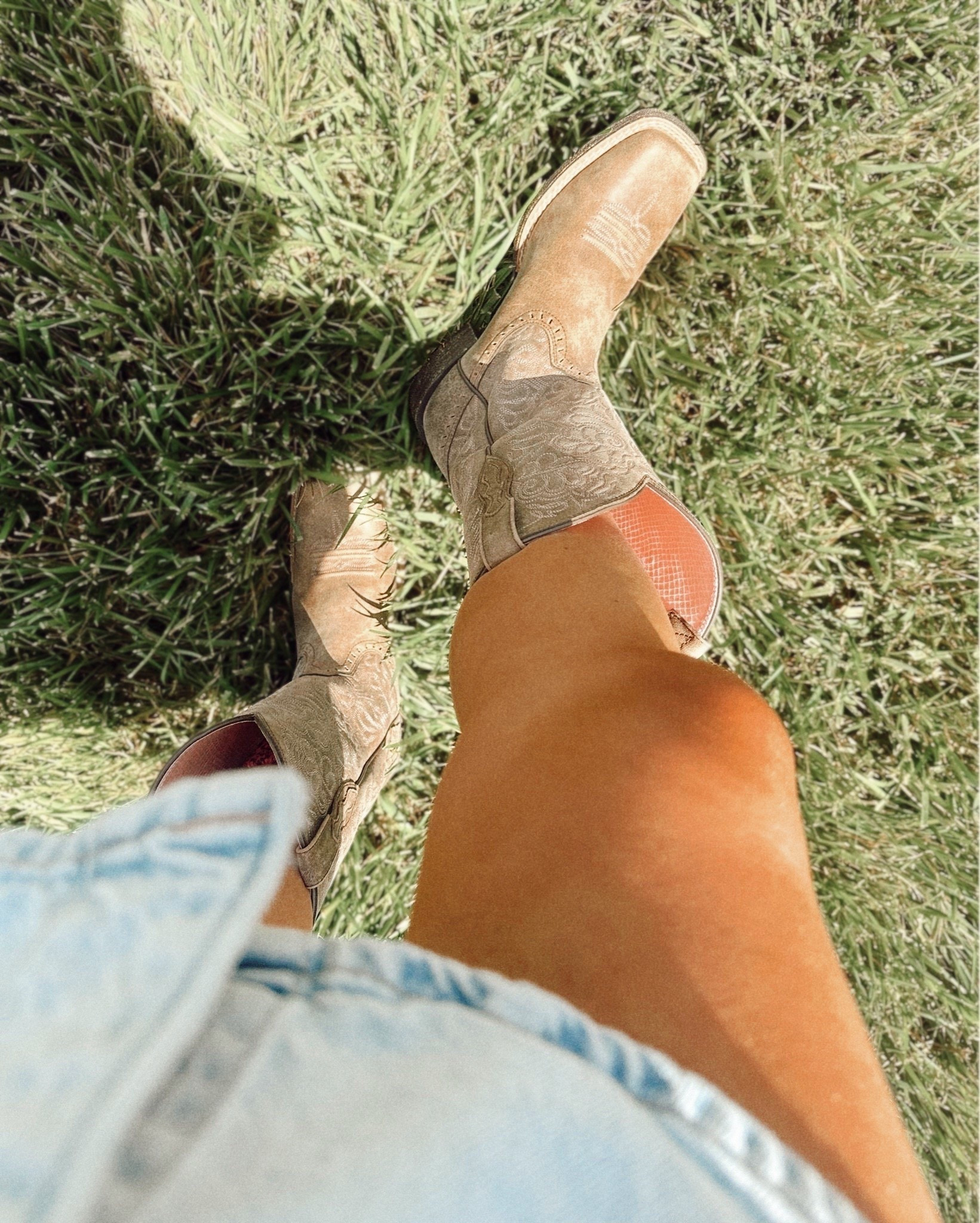 @ariat work boots - perfect farm chores work boots, + horseback riding boots 👢 

these boots do it all with me! They are SO comfortable - easy to ride 🐴 in + perfect for chores at the barn! I love the subtle pop of pink in them! 💕🤭🍃🌾✨

#AriatBoots #WorkBootStyle #FarmChic #CowgirlLife #RanchReady #HorsebackRidingBoots #WesternStyle #HomesteadLiving #CountryGirlStyle #DurableAndCut

#LTKShoeCrush #LTKU #LTKHome

#LTKootd #LTKdayinmylife #LTKWorkwear