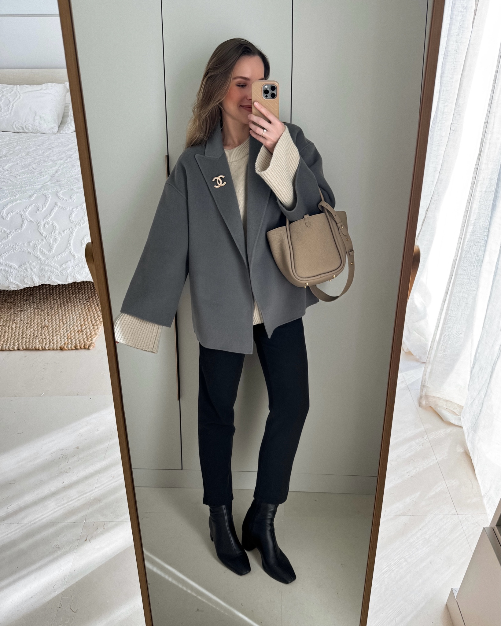 simple and chic with a touch of gold ✨ my outfit formula for 2025