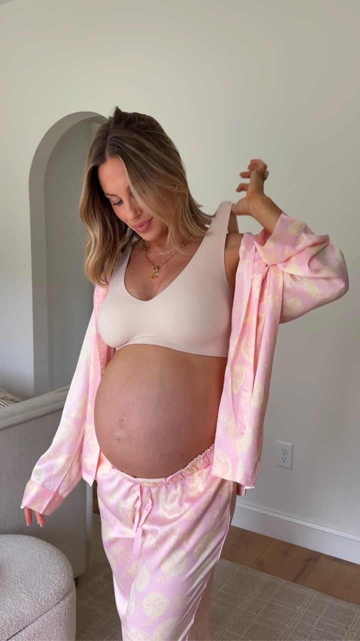 Honestly the BEST underwear ever, especially for postpartum! 👏🏼❤️

#victoriassecret #vsunderwear #postpartum #briefpanty #momlife

#LTKActive #LTKmomlife #LTKdayinmylife