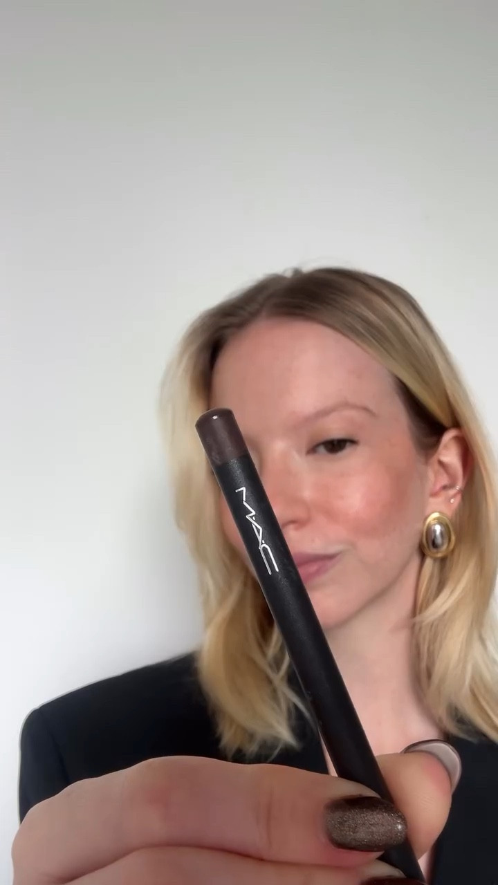 lip combo na cor do momento ✨🤎

Lip pencil — Chestnut @maccosmeticsbrasil 
Lip balm — Cereja shine @niveabrasil 
Lip oil — Scrollin’ @nyxcosmetics 

#makeup #lip #lipcombo #ootd #fashion

#LTKbrasil #LTKbeleza #LTKdicadeestilo