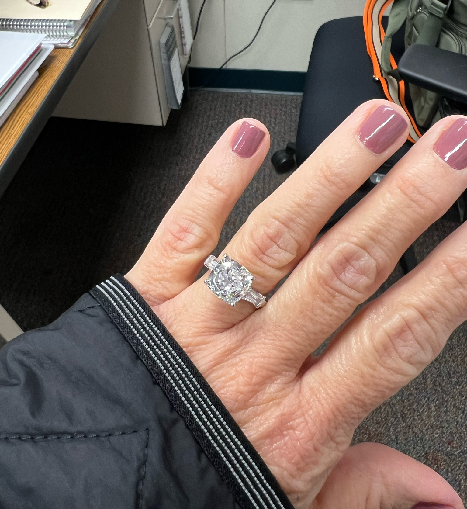 Diamonique 100 Facet 4 cttw "The Amy" Ring


Platinum Clad sterling silver ring 💍 | simulated diamond | wedding ring | travel ring | cushion ring | QVC find | teacher tote