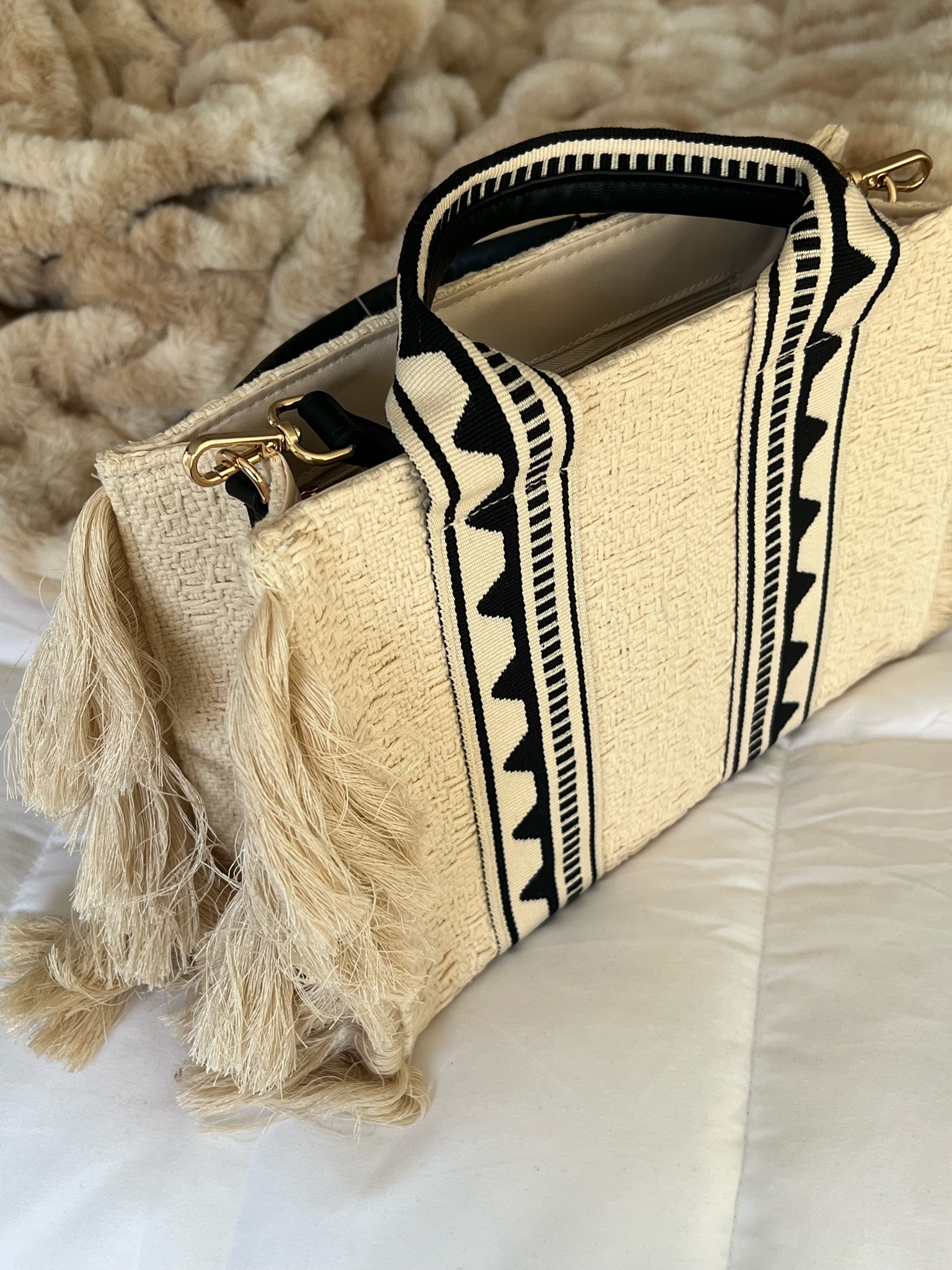 Vacation anyone? H&M bag perfect for the beach

#LTKstyletip #LTKFind