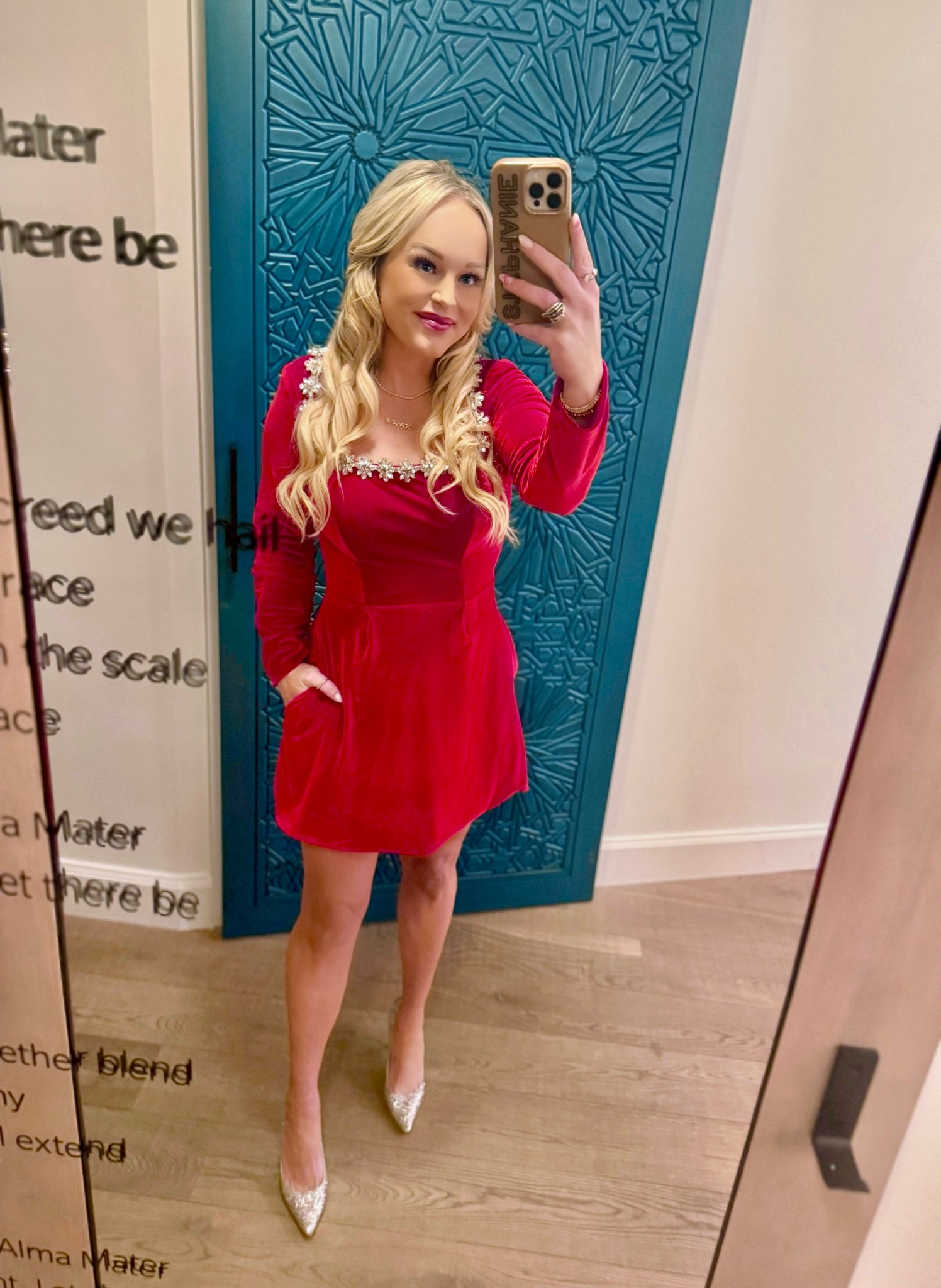 Holiday dress, Christmas dress, cocktail dress, wedding guest dress, velvet dress 

#LTKHoliday #LTKWedding #LTKootd