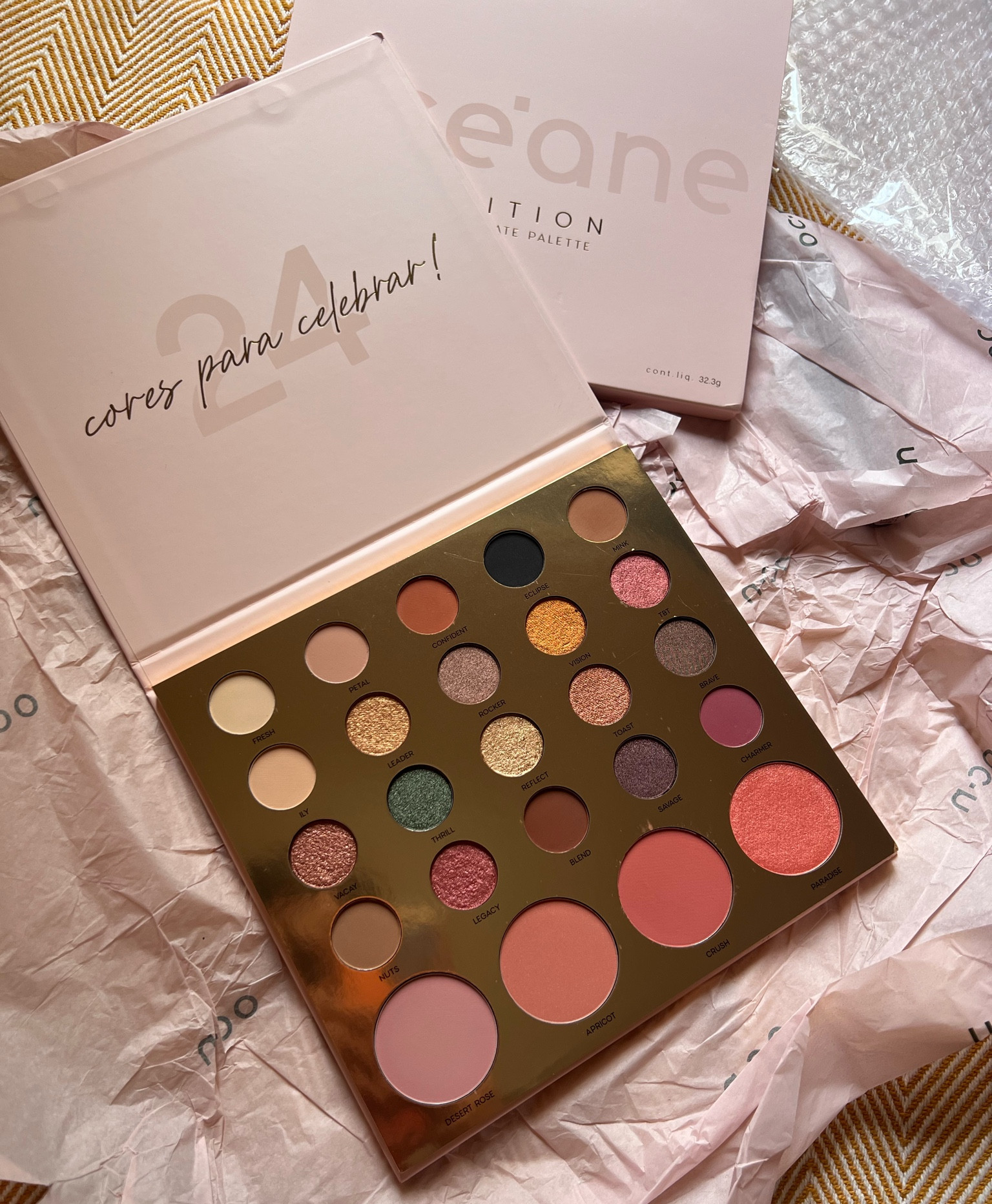 Olha quem chegou por aqui! 

A nova paleta Celebrate da Oceane, com 24 cores perfeitas para as festas de fim e ano! 

Estou animada para fazer vários looks com ela 😍

#NatalLTK #LTKGift 

#LTKbrasil #LTKbeauty