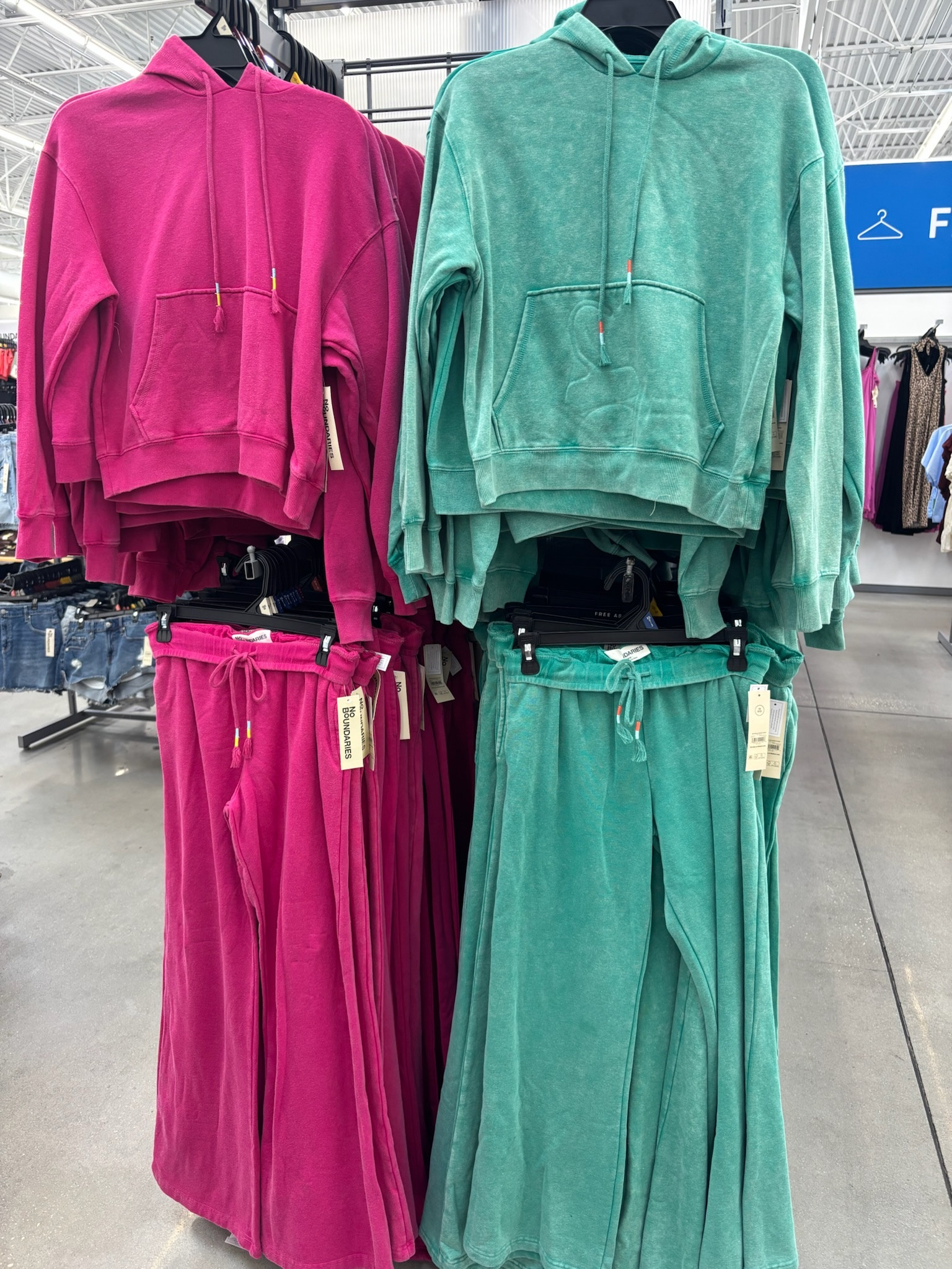 Walmart just dropped the cutest matching sets!!😍💗💚

Spring, summer, travel, airport, Walmart, lounge set, loungewear

#LTKootd #LTKMidsize #LTKTravel