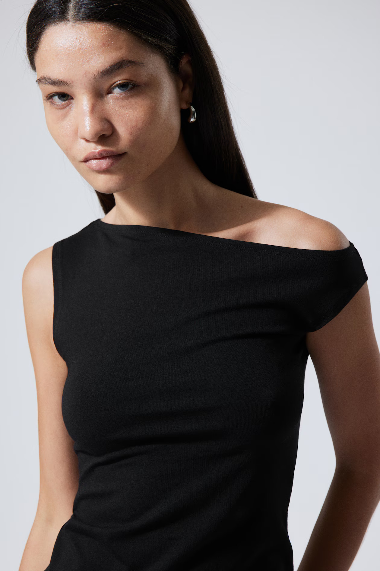Figurbetontes asymmetrisches Oberteil - Schwarz - Ladies | H&M AT | H&M (DE, AT, CH, NL, FI)