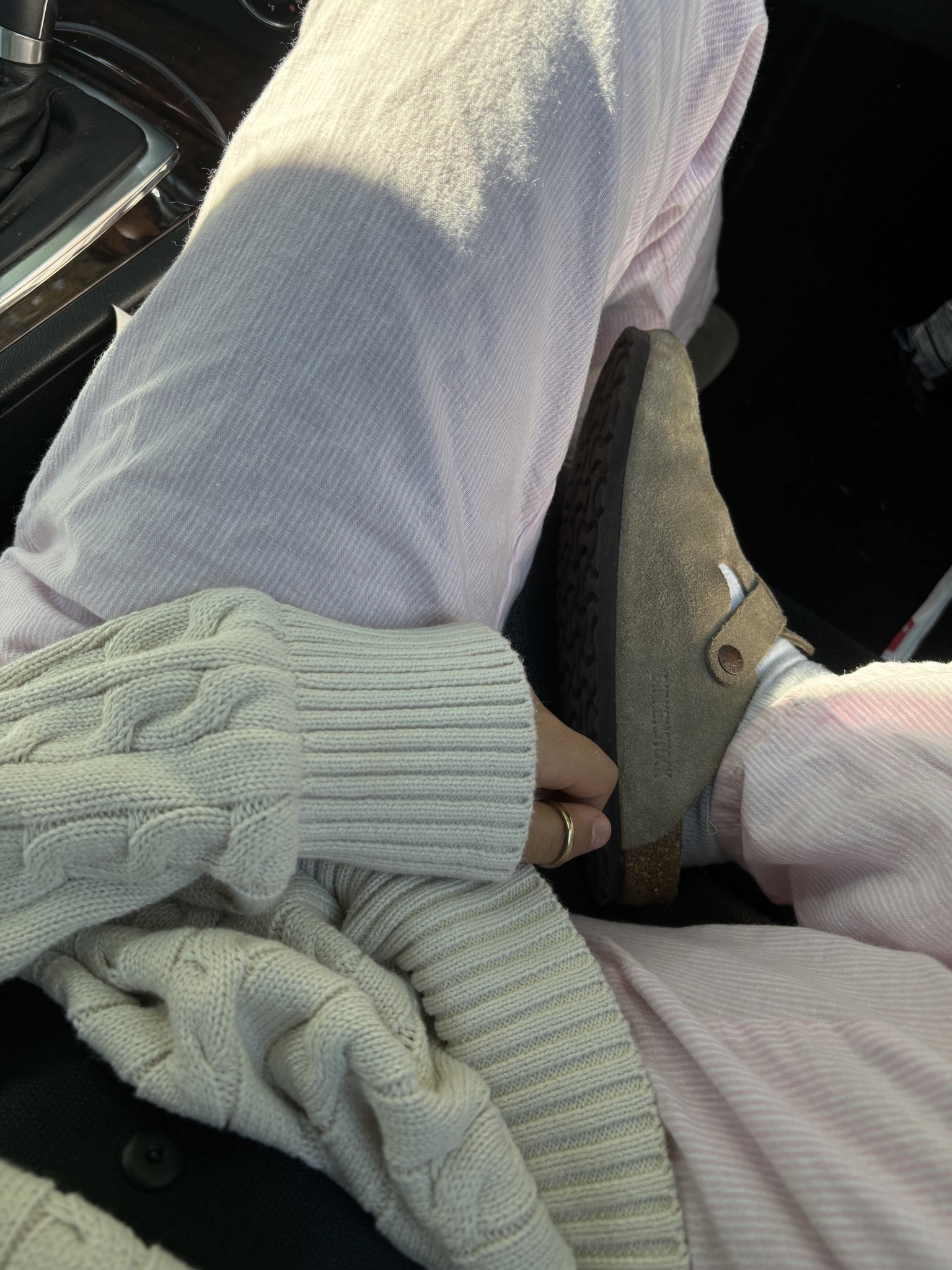 Linen pants on brandy melville called “nanda linen pants"

#LTKstyletip