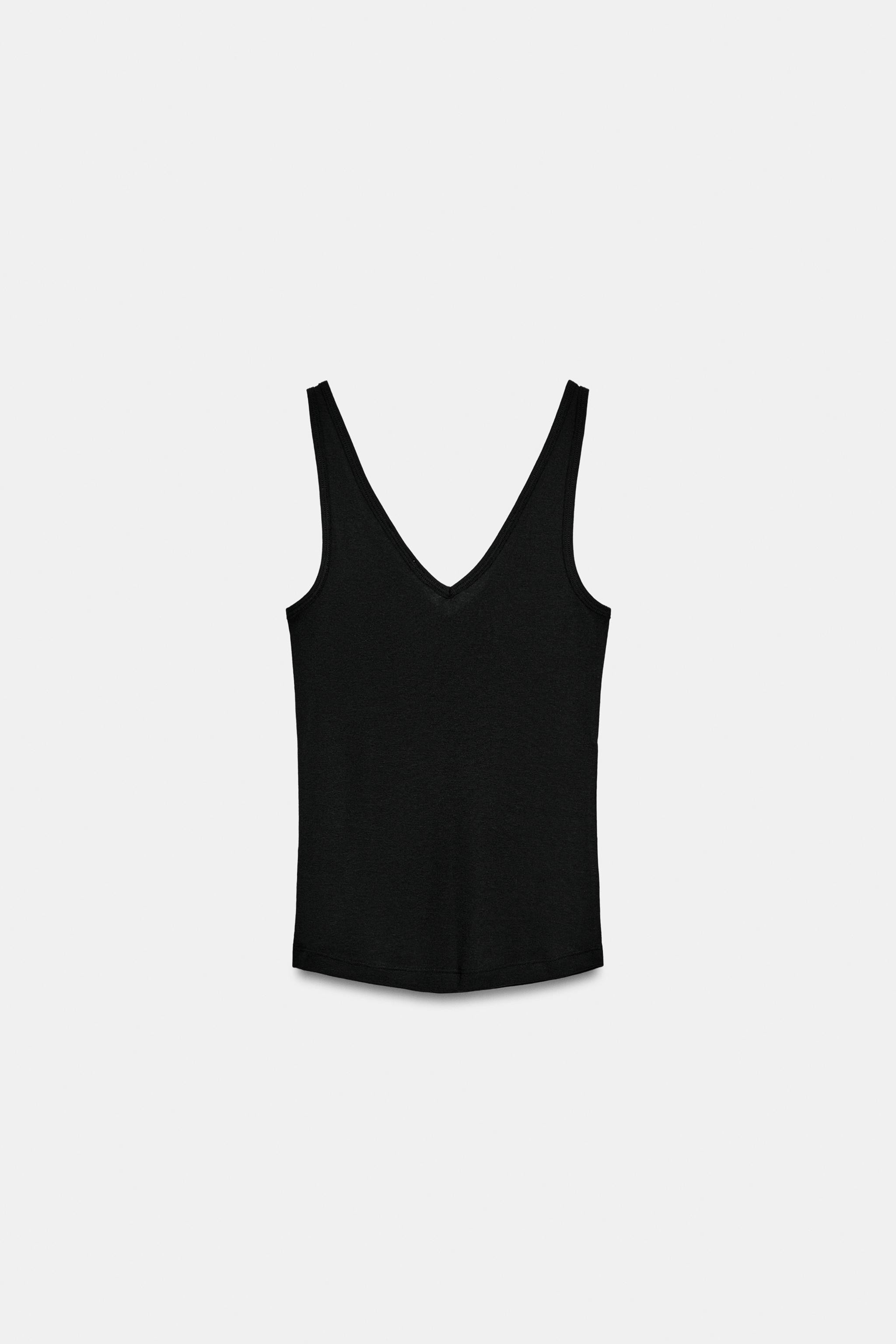 Model height: 180 cmTop made from a cotton-blend yarn. Features a V-neck, wide straps and a strai... | Zara UK