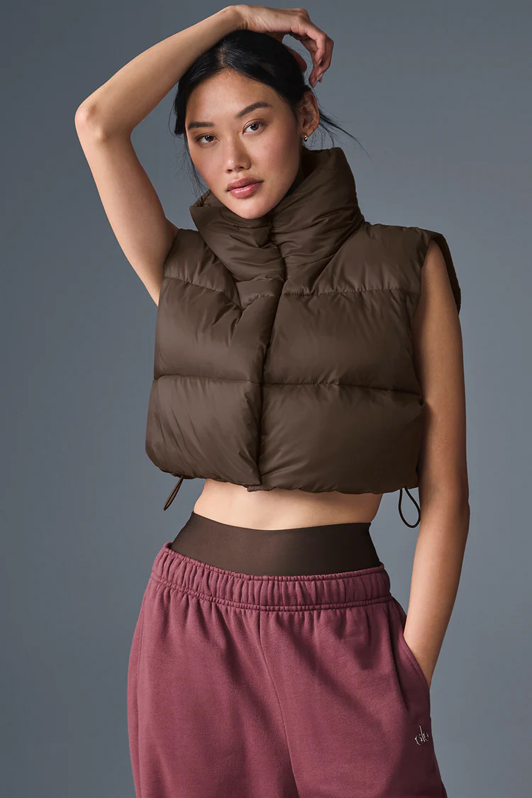 Cropped Gold Rush Puffer Vest | Alo Yoga (US)
