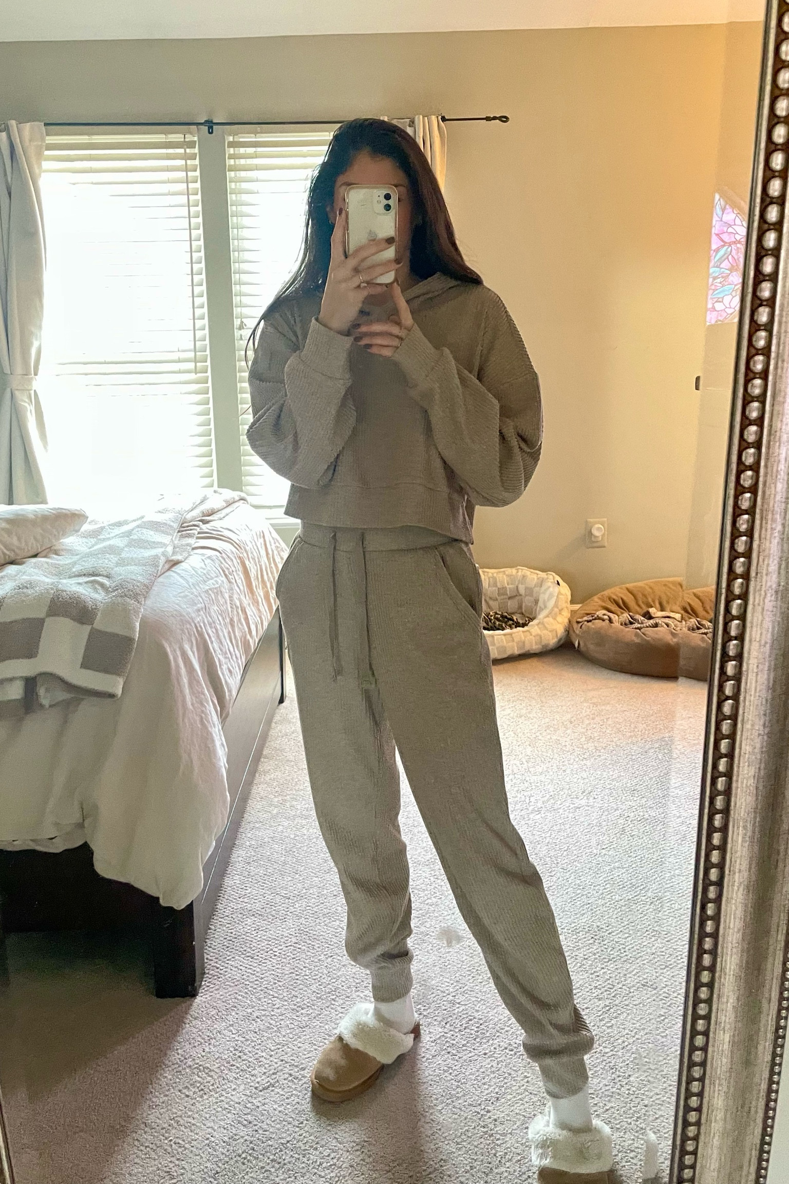 My favorite Alo lounge set is currently 30% off! Wearing xs



Matching set / lounge set / Alo yoga / ribbed set / sweats / sweat set / winter outfit / cozy outfit 

#LTKSeasonal #LTKSaleAlert #LTKGiftGuide