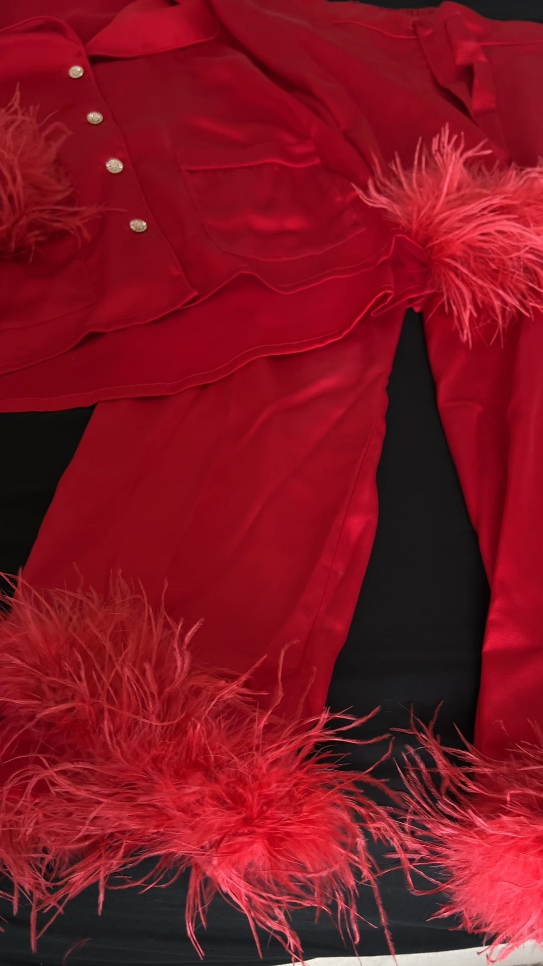 The perfect pajama set for Valentine’s Day. Gifts for her for Valentine’s Day ❤️

#valentinesdaygift 
#valentinesoutfit
#giftforher

#LTKfit #LTKGiftGuide #LTKstyletip